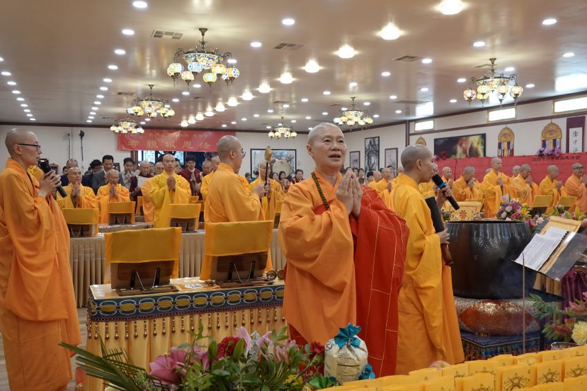 转载 慈善寺舉行盂蘭盆法會 東西方信眾共同實踐慈悲與報恩 2025年09月08日   維加斯新聞報-图片2